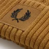 Șepci bărbătești cu etichete striate și logo Șepci bărbătești cu etichete striate și logo