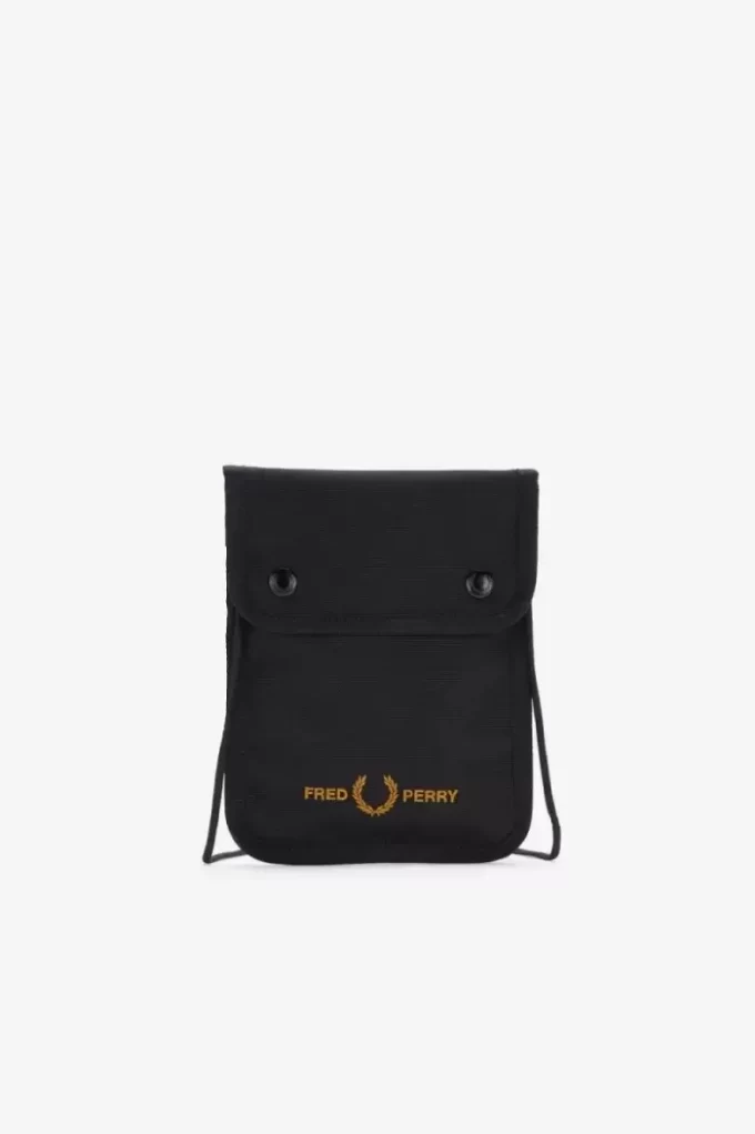Genți bărbătești cu marca Fred Perry Genți bărbătești cu marca Fred Perry
