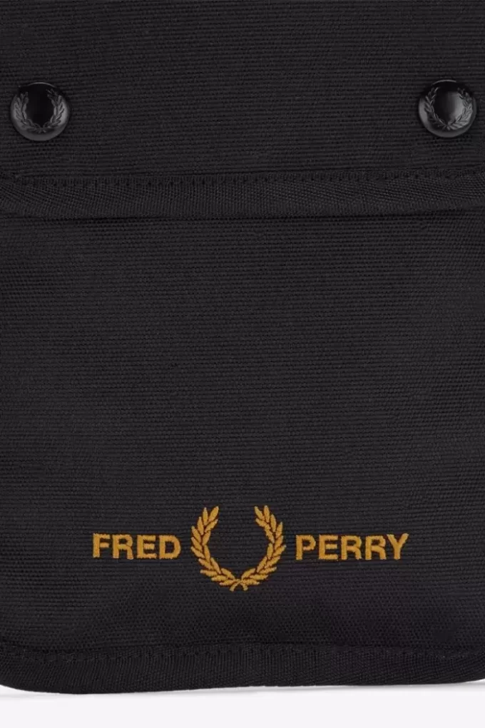 Genți bărbătești cu marca Fred Perry Genți bărbătești cu marca Fred Perry