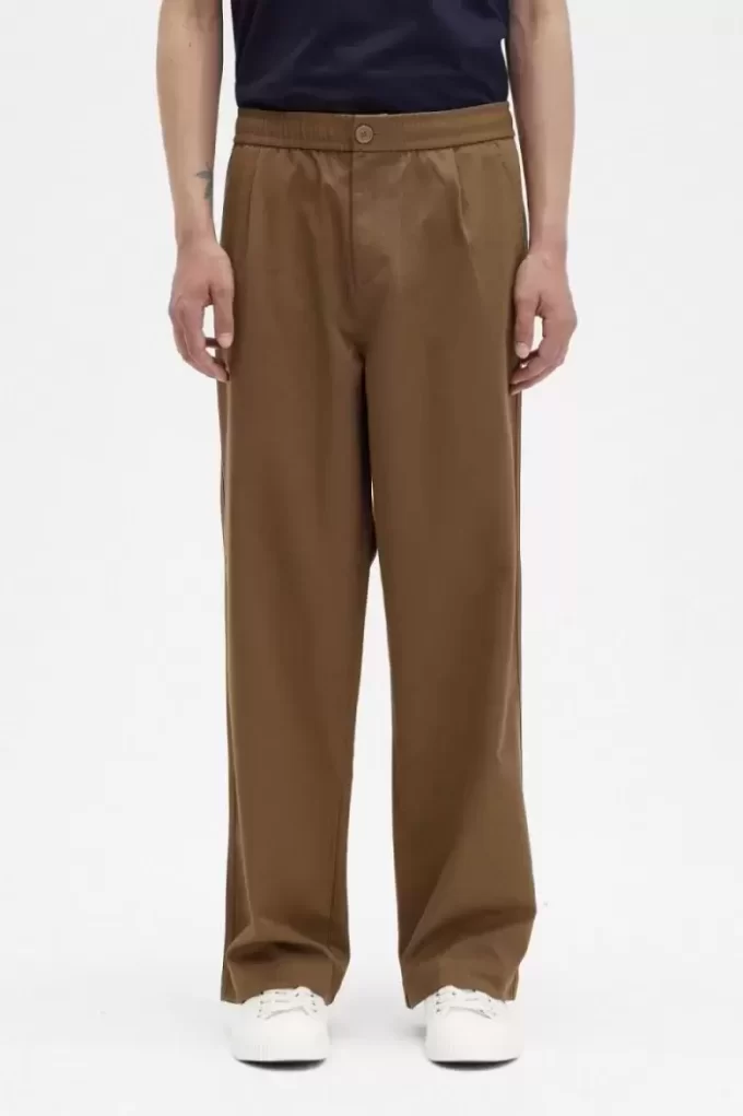 Pantaloni bărbătești cu șnur și croială largă Pantaloni bărbătești cu șnur și croială largă