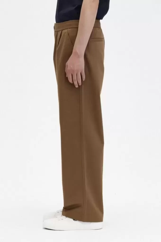 Pantaloni bărbătești cu șnur și croială largă Pantaloni bărbătești cu șnur și croială largă