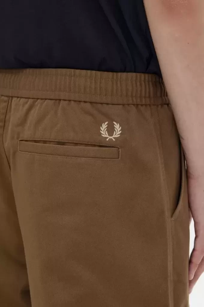 Pantaloni bărbătești cu șnur și croială largă Pantaloni bărbătești cu șnur și croială largă