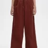 Pantaloni de damă din catifea reiată
