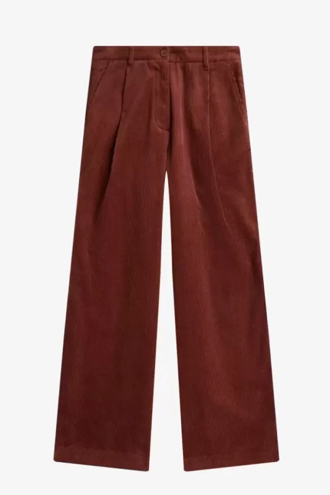 Pantaloni de damă din catifea reiată