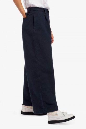 Pantaloni scurți cu picior larg
