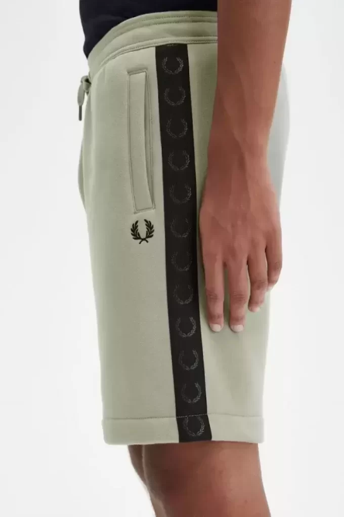 Pantaloni scurți de trening cu bandă în relief pentru bărbați Pantaloni scurți de trening cu bandă în relief pentru bărbați