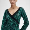 Rochie de damă cu imprimeu de șarpe și umeri goi Rochie de damă cu imprimeu de șarpe și umeri goi
