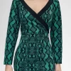 Rochie de damă cu imprimeu de șarpe și umeri goi Rochie de damă cu imprimeu de șarpe și umeri goi