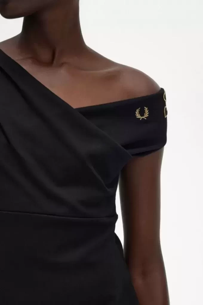 Rochie de damă cu umeri goi Rochie de damă cu umeri goi