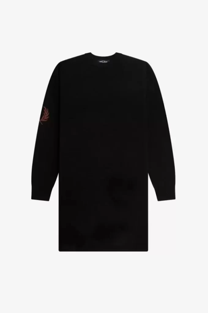 Rochie de damă tricotată cu coroană de laur Rochie de damă tricotată cu coroană de laur