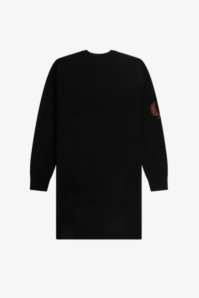 Rochie de damă tricotată cu coroană de laur Rochie de damă tricotată cu coroană de laur
