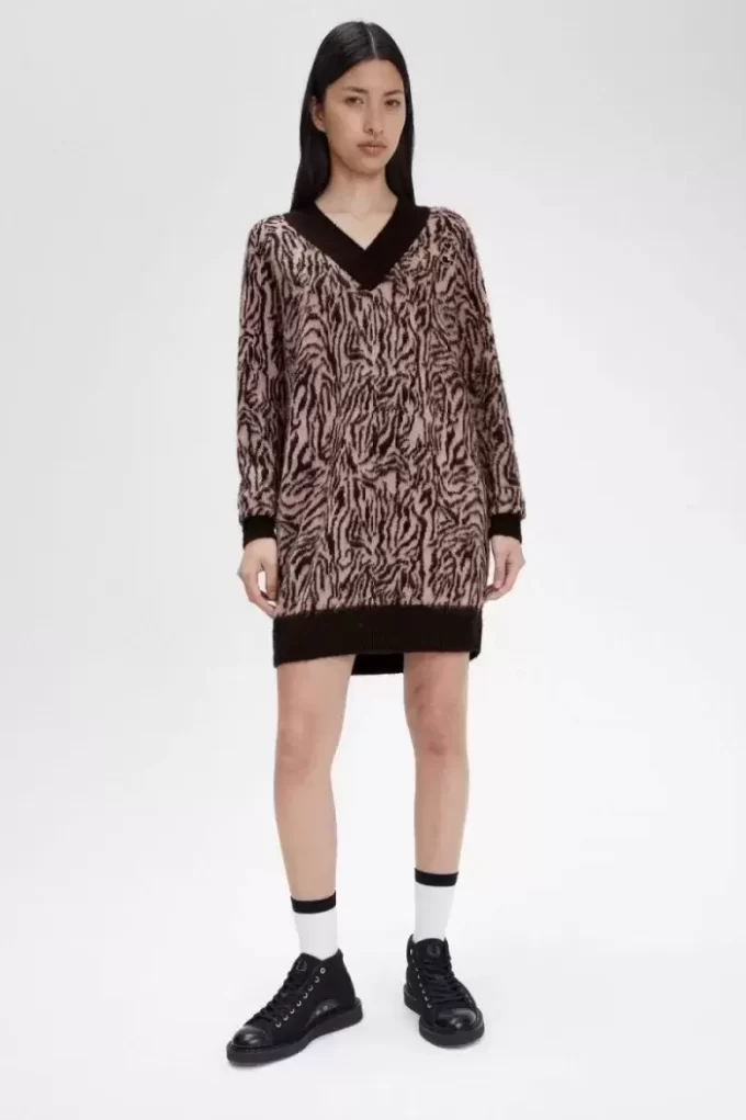 Rochie de damă tricotată cu model zebră Rochie de damă tricotată cu model zebră