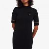 Rochie tricotată cu nervuri Rochie tricotată cu nervuri