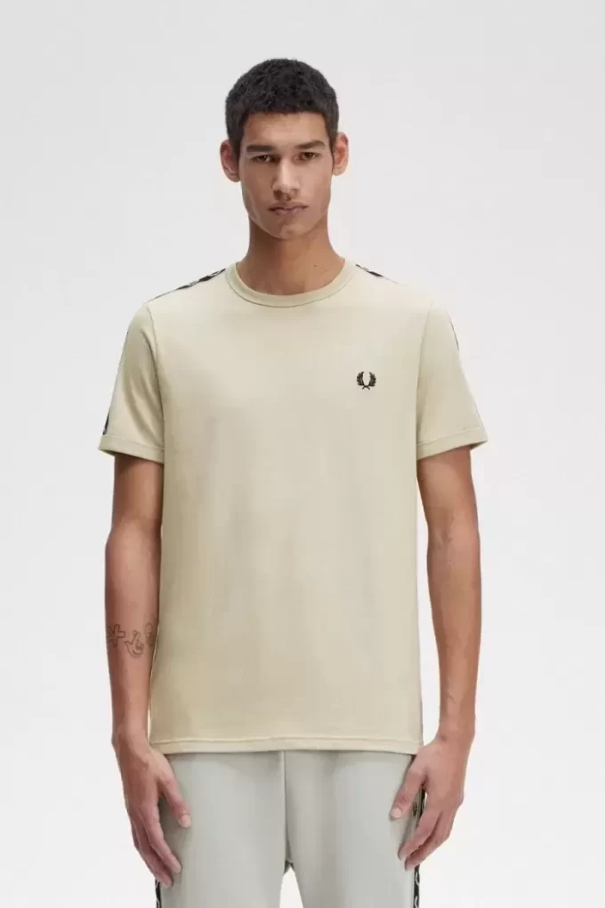 Tricou bărbătesc cu bandă contrastantă Ringer Tricou bărbătesc cu bandă contrastantă Ringer