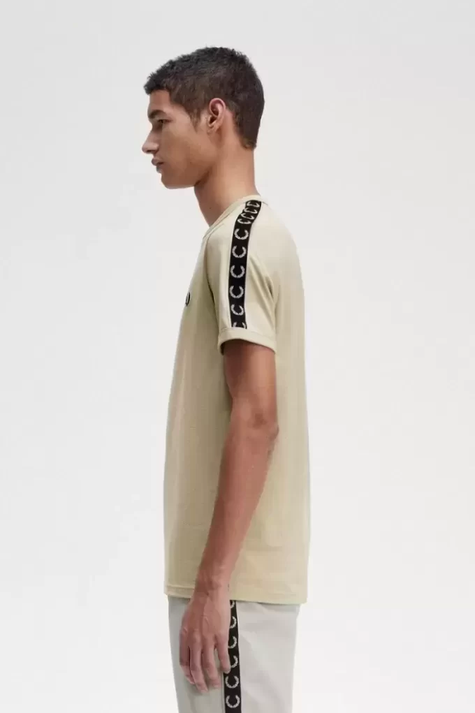 Tricou bărbătesc cu bandă contrastantă Ringer Tricou bărbătesc cu bandă contrastantă Ringer
