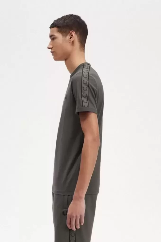 Tricou bărbătesc cu bandă contrastantă Ringer Tricou bărbătesc cu bandă contrastantă Ringer