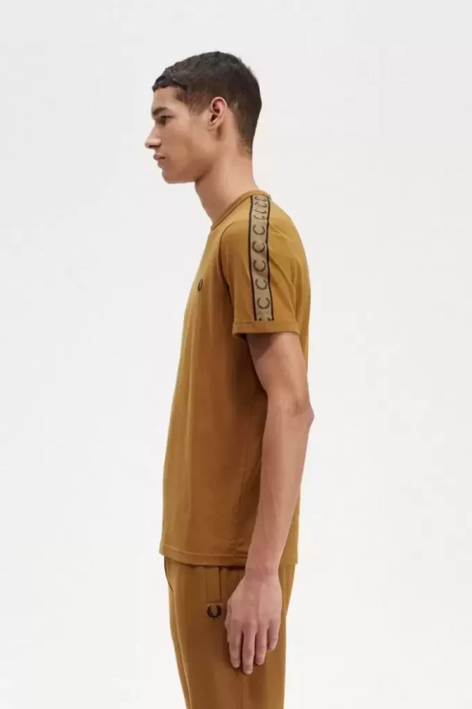 Tricou bărbătesc cu bandă contrastantă Ringer Tricou bărbătesc cu bandă contrastantă Ringer