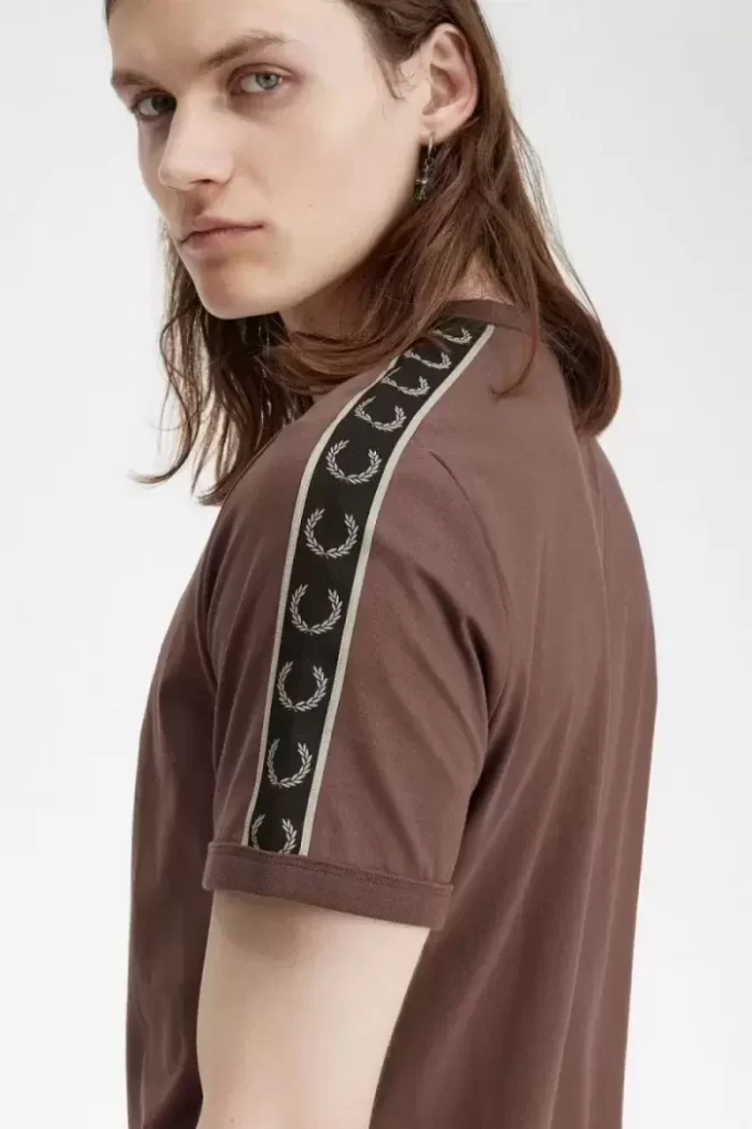 Tricou bărbătesc cu bandă contrastantă Ringer Tricou bărbătesc cu bandă contrastantă Ringer