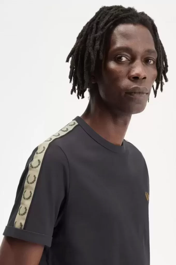 Tricou bărbătesc cu bandă contrastantă Ringer Tricou bărbătesc cu bandă contrastantă Ringer