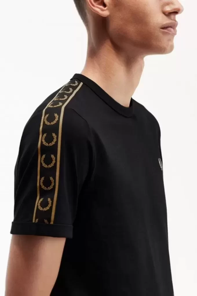 Tricou bărbătesc cu bandă contrastantă Ringer Tricou bărbătesc cu bandă contrastantă Ringer