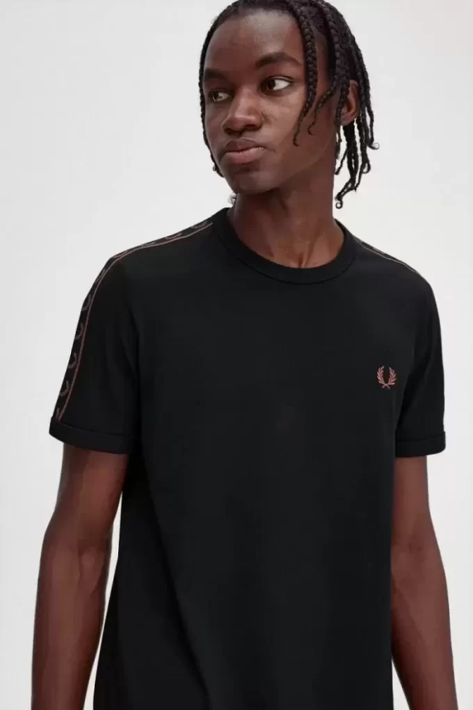 Tricou bărbătesc cu bandă contrastantă Ringer Tricou bărbătesc cu bandă contrastantă Ringer