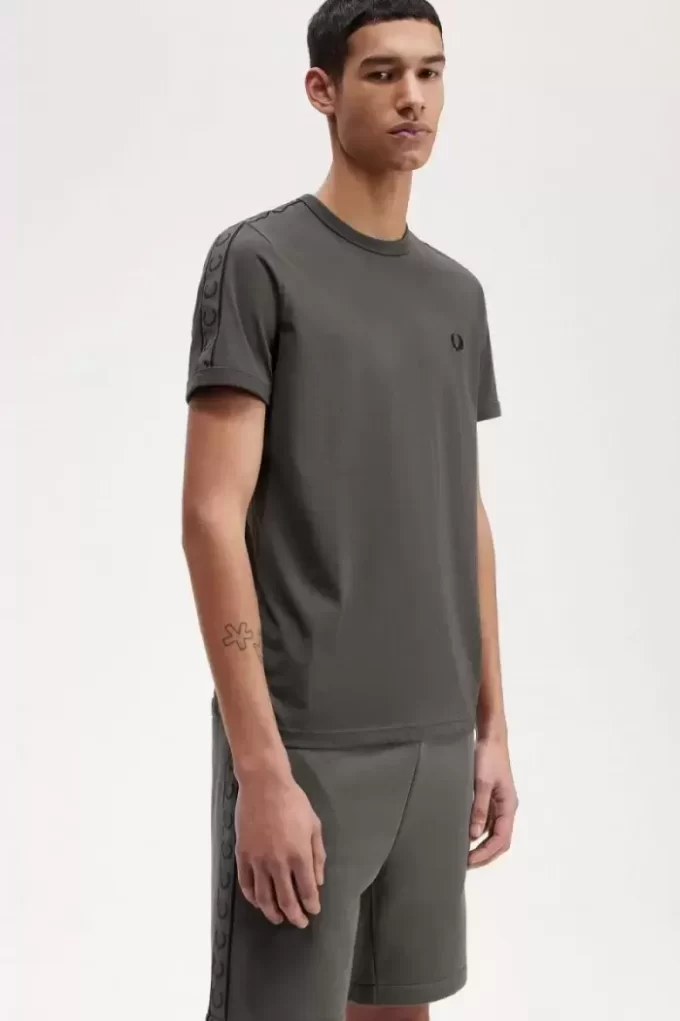 Tricou bărbătesc cu bandă contrastantă Ringer Tricou bărbătesc cu bandă contrastantă Ringer
