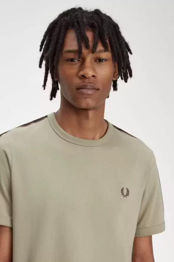 Tricou bărbătesc cu bandă contrastantă Ringer Tricou bărbătesc cu bandă contrastantă Ringer