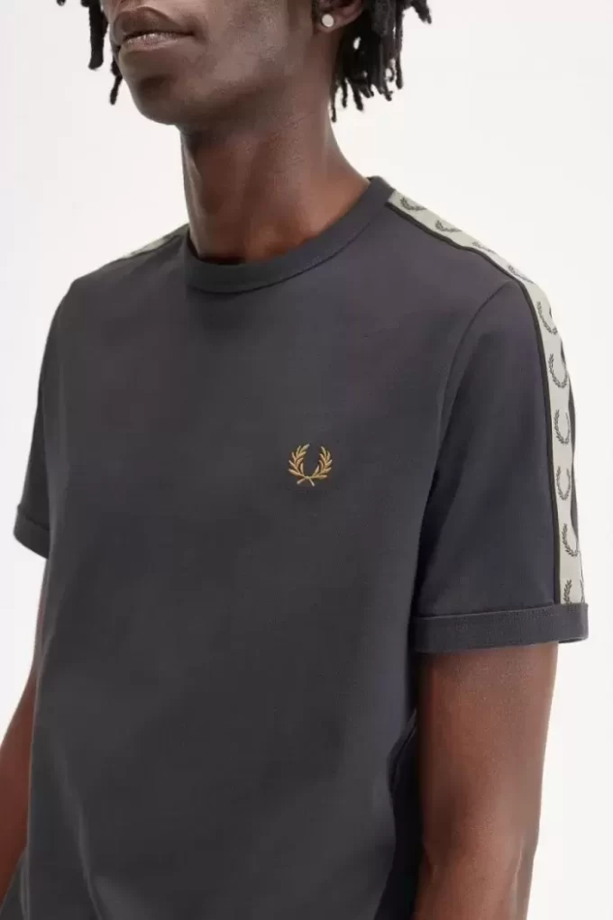 Tricou bărbătesc cu bandă contrastantă Ringer Tricou bărbătesc cu bandă contrastantă Ringer