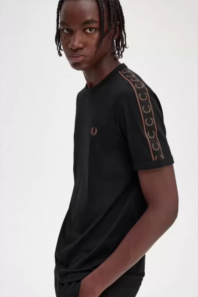 Tricou bărbătesc cu bandă contrastantă Ringer Tricou bărbătesc cu bandă contrastantă Ringer