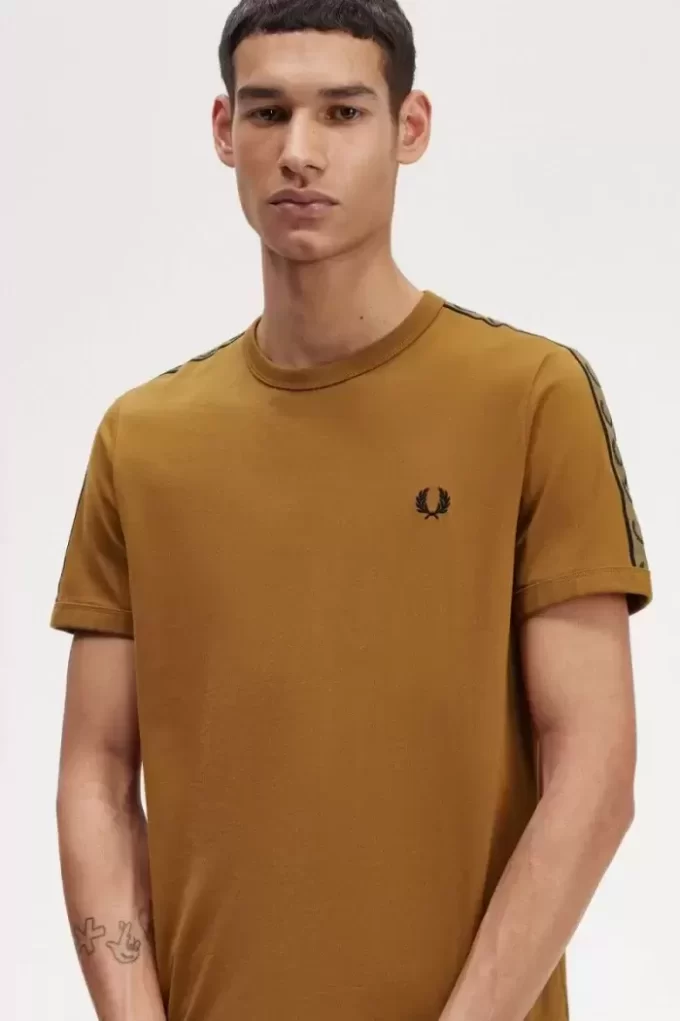 Tricou bărbătesc cu bandă contrastantă Ringer Tricou bărbătesc cu bandă contrastantă Ringer