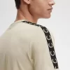 Tricou bărbătesc cu bandă contrastantă Ringer Tricou bărbătesc cu bandă contrastantă Ringer