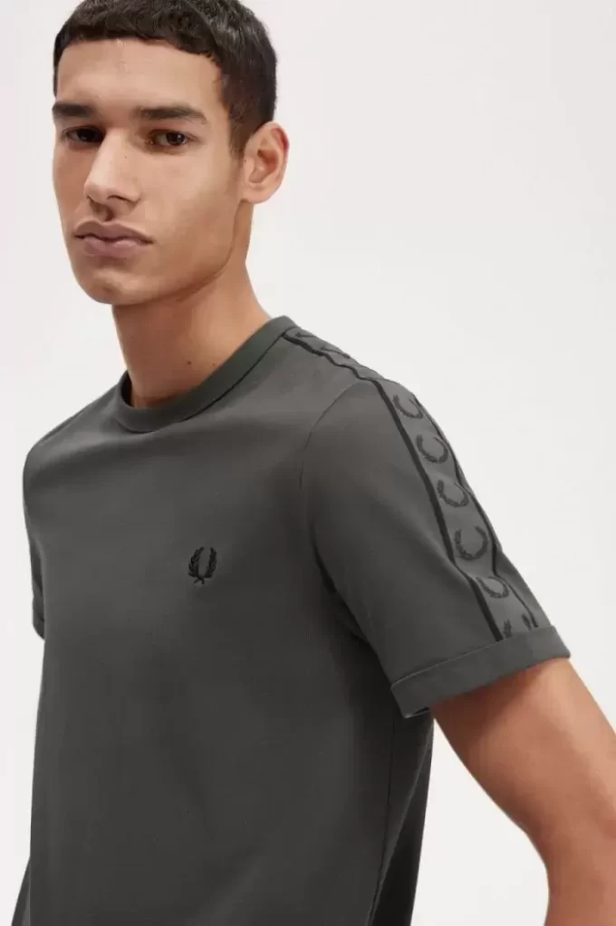 Tricou bărbătesc cu bandă contrastantă Ringer Tricou bărbătesc cu bandă contrastantă Ringer
