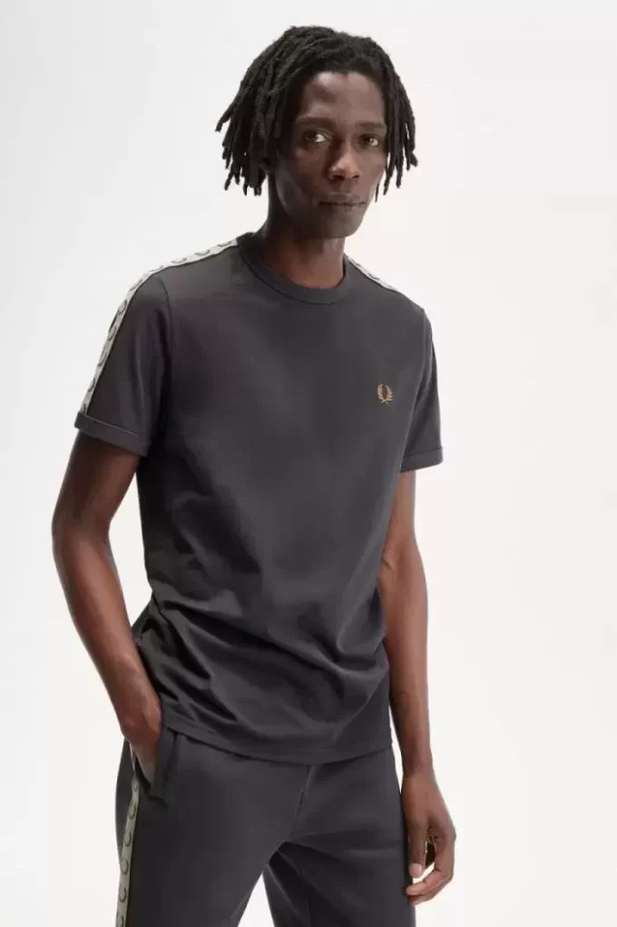 Tricou bărbătesc cu bandă contrastantă Ringer Tricou bărbătesc cu bandă contrastantă Ringer