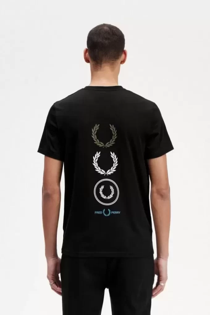 Tricou bărbătesc cu branding grafic Tricou bărbătesc cu branding grafic