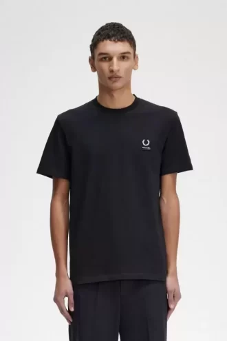 Tricou bărbătesc cu broșă emailată
