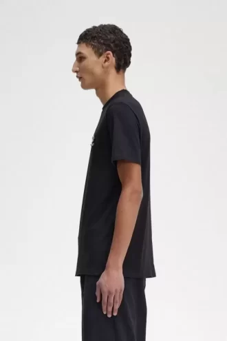 Tricou bărbătesc cu broșă emailată