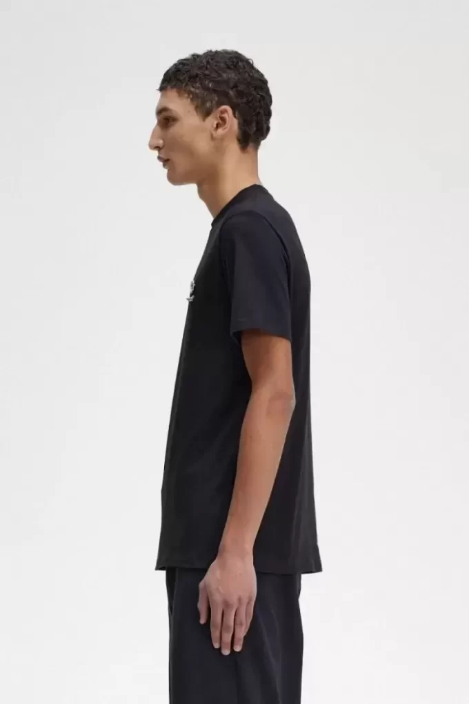 Tricou bărbătesc cu broșă emailată Tricou bărbătesc cu broșă emailată