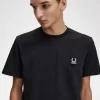 Tricou bărbătesc cu broșă emailată Tricou bărbătesc cu broșă emailată