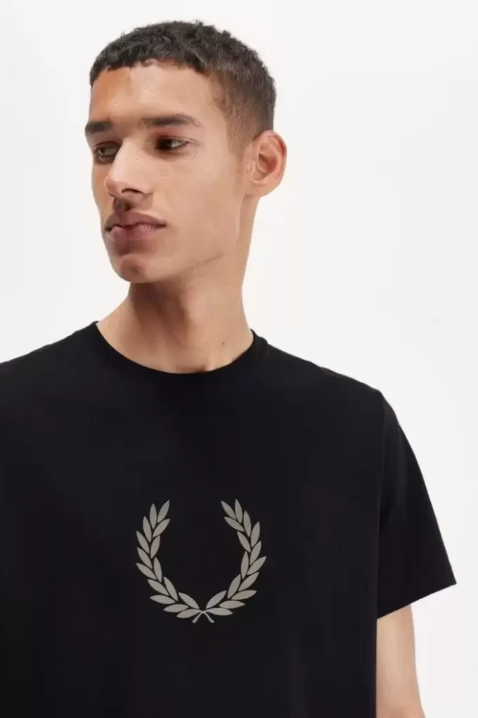 Tricou bărbătesc cu coroană de laur și imprimeu floral Tricou bărbătesc cu coroană de laur și imprimeu floral
