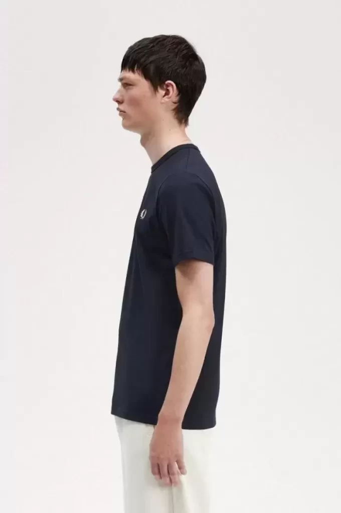 Tricou bărbătesc cu detaliu de bandă Tricou bărbătesc cu detaliu de bandă