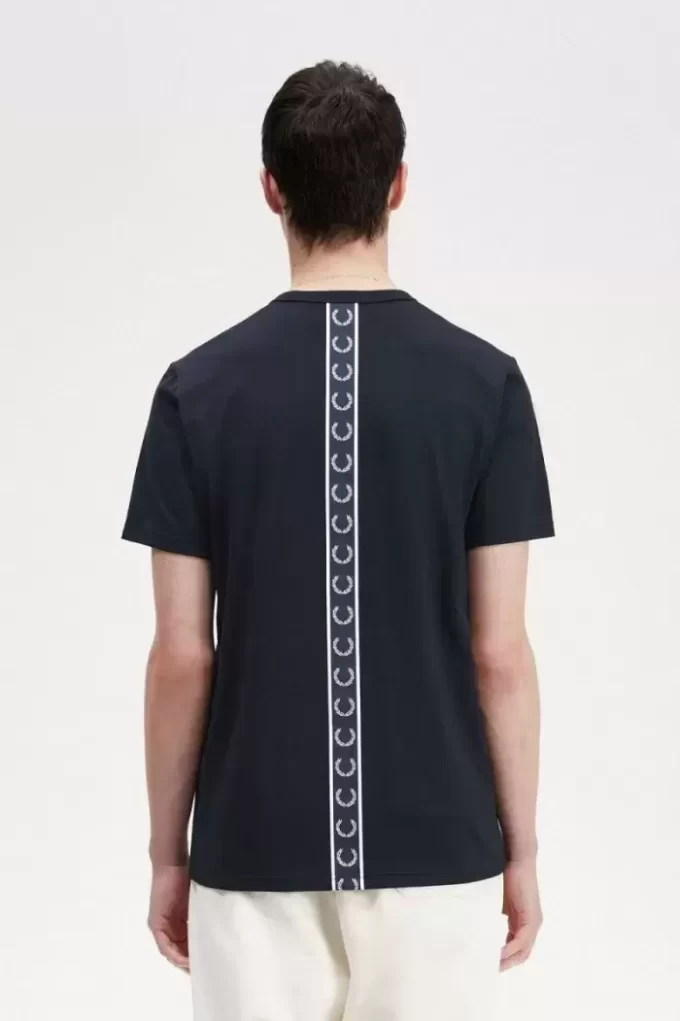 Tricou bărbătesc cu detaliu de bandă Tricou bărbătesc cu detaliu de bandă