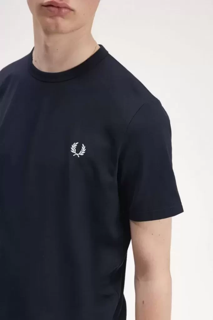 Tricou bărbătesc cu detaliu de bandă Tricou bărbătesc cu detaliu de bandă