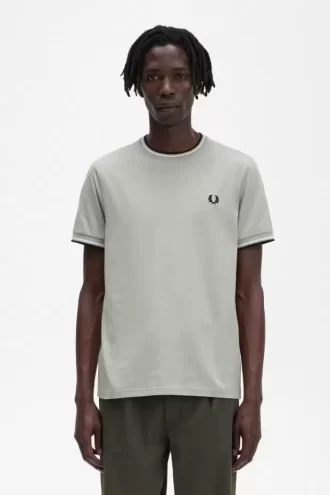 Tricou bărbătesc cu două vârfuri