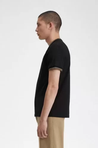 Tricou bărbătesc cu două vârfuri