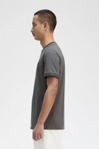 Tricou bărbătesc cu două vârfuri