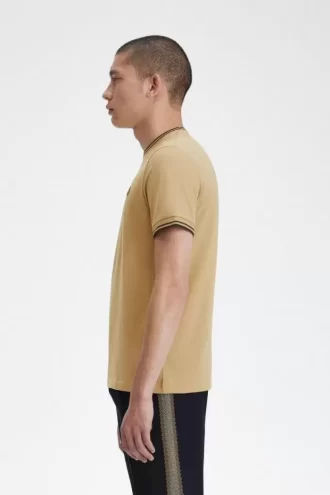 Tricou bărbătesc cu două vârfuri