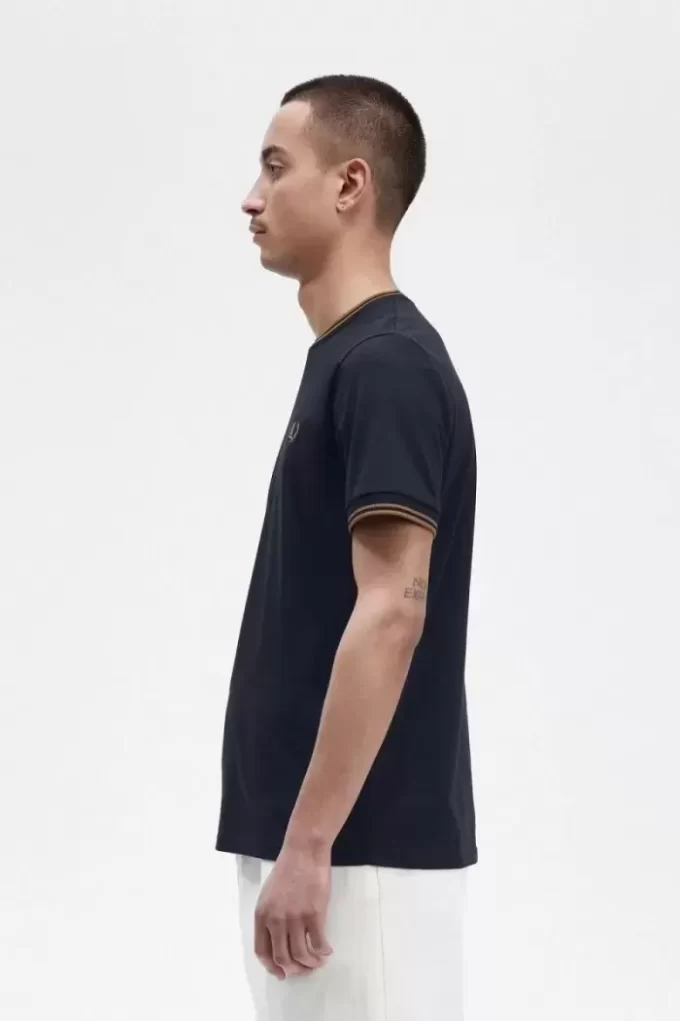Tricou bărbătesc cu două vârfuri Tricou bărbătesc cu două vârfuri