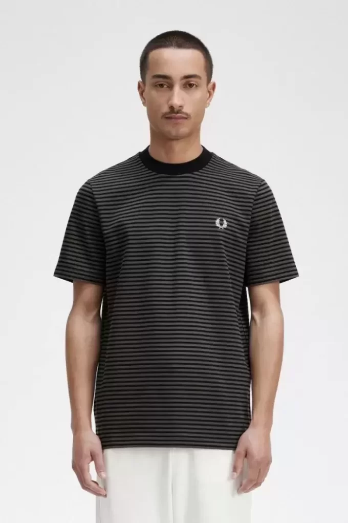 Tricou bărbătesc cu dungi fine, gros Tricou bărbătesc cu dungi fine, gros