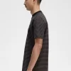 Tricou bărbătesc cu dungi fine, gros Tricou bărbătesc cu dungi fine, gros