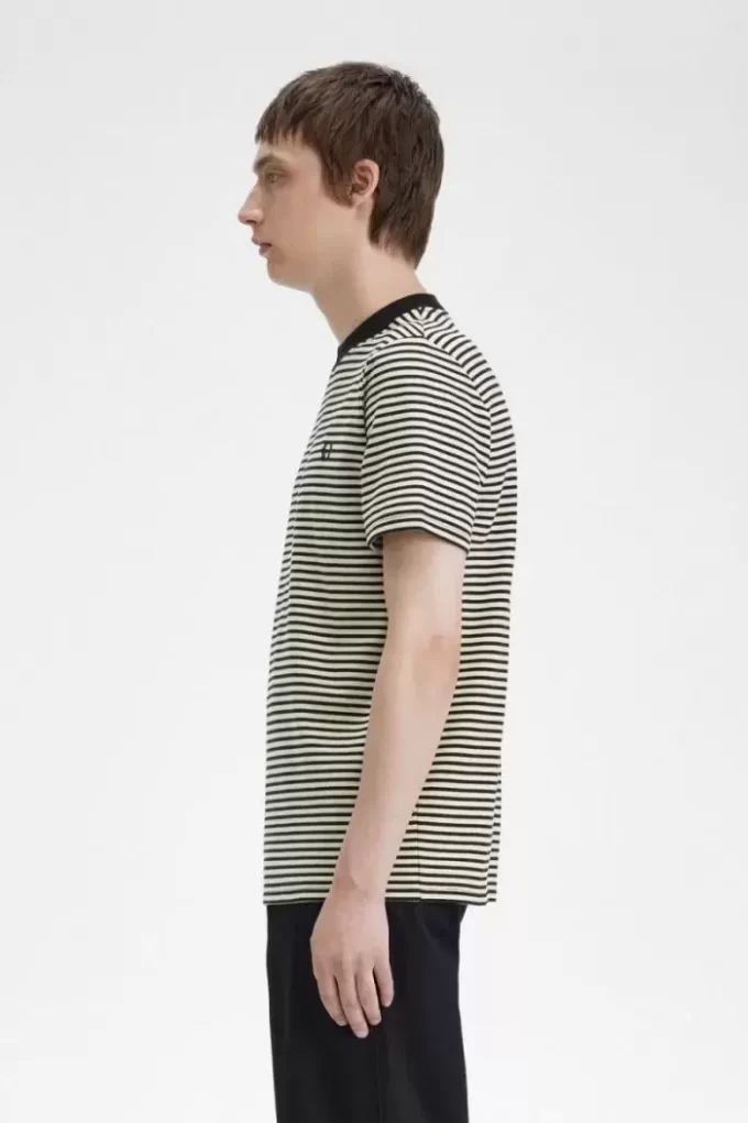 Tricou bărbătesc cu dungi fine, gros Tricou bărbătesc cu dungi fine, gros